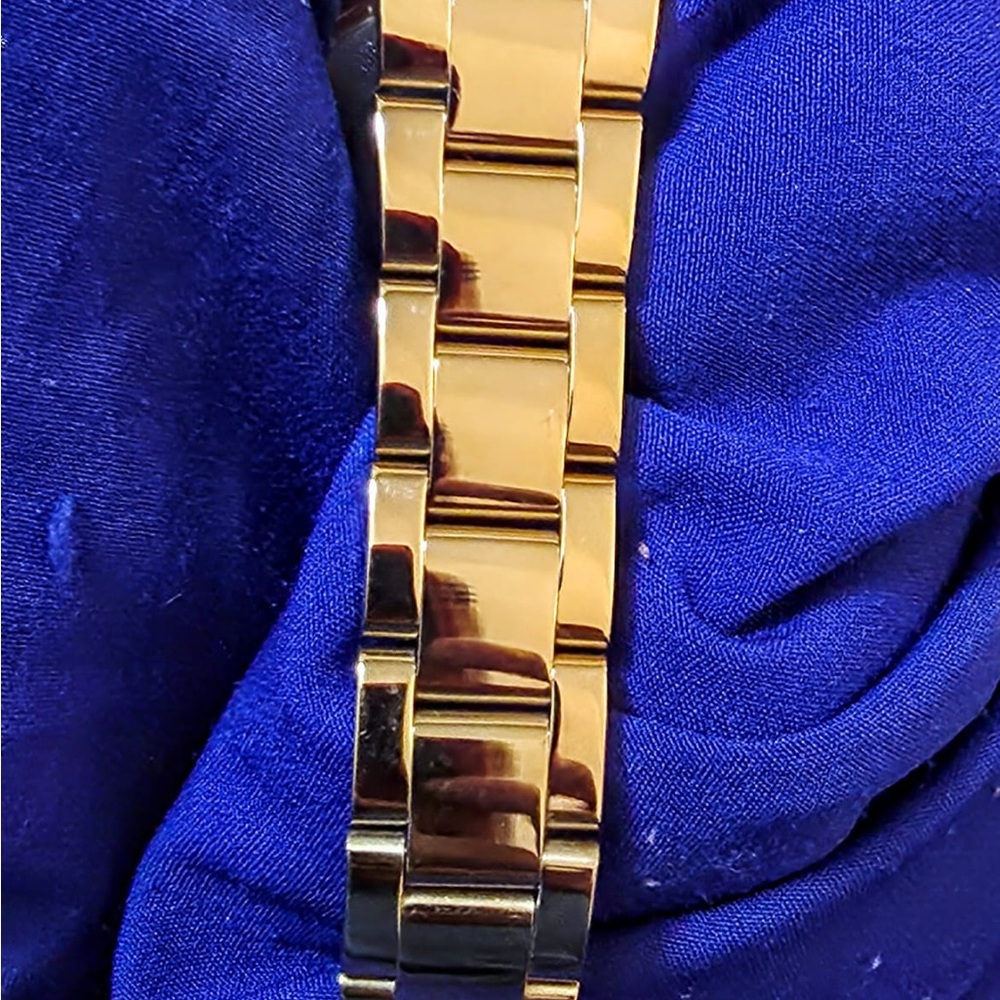 invicta Limited Edition 38275 Snoopy Lady Bling Women's Watch Like New - Picture 6 of 7